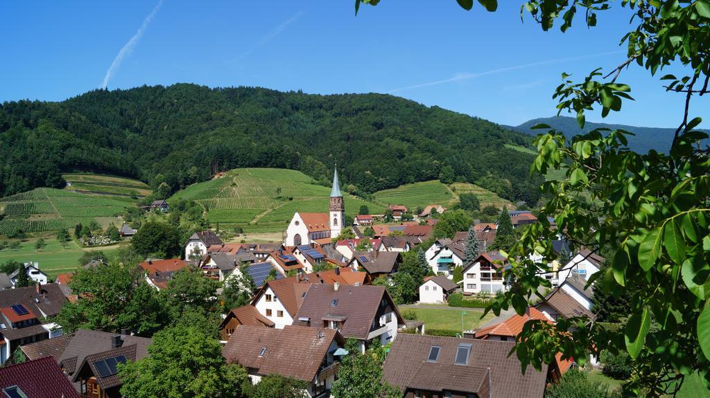 Hotel Schwarzenbergs Traube Glottertal Exterior foto